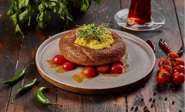 Trüflü Çırpılmış Yumurtalı Simit